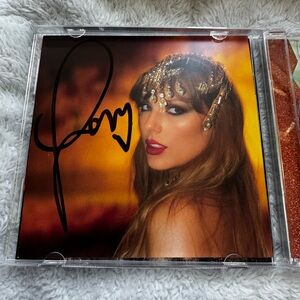 Signed Autographed Taylor Swift Life Of A Showgirl CD